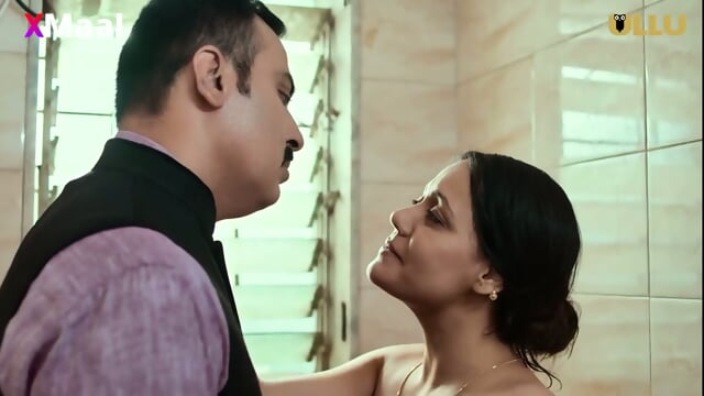 Uncle ne mummy ko nahate hoye ghusa bathroom main. Phir gili mummy ke gand main ghusaya apna land. Ullu indian web series. Yamma Yamma Episode 3.â¤ï¸âð¥ððâ¤ï¸âð¥ðð