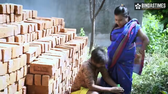 Pados Ki MILF Bhabhi Ke Sath Dosto Ne Liya Sex Ka Maja Uncut