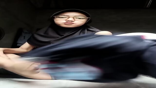 Nunung cewe hijab colmek pake tipe-X