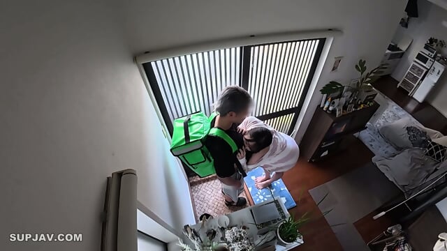 #Onosaka #24 Years Old, A Beautiful Girl With A Boyfriend Whose Sexual Desire Is Out Of Control. Best Looks? Slender, Big Breasts? Loves Sex. As Soon As The Delivery Man Arrives, She Happily Asks With A Cute Smile, 