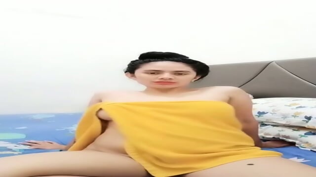 Tante Kimaya Agatha Inem Seksi Handukan Kuning Toket dan Meki Nongol Terus Jilid III