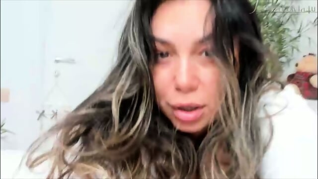 Sexycreolyta4u : Finally up and shaking those curves! ð