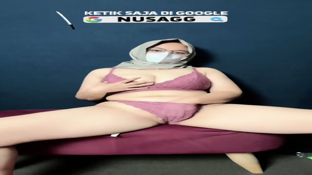 Gadis Hijab squrit sampe muncrat