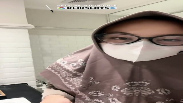 Guru Hijab Tobrut Colmek sejenak sebelum berangkat