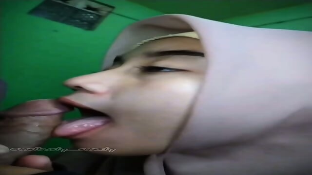 [HIJAB] Zahira - Disepongin Kaka Ipar Sampai Crot Di Mulut