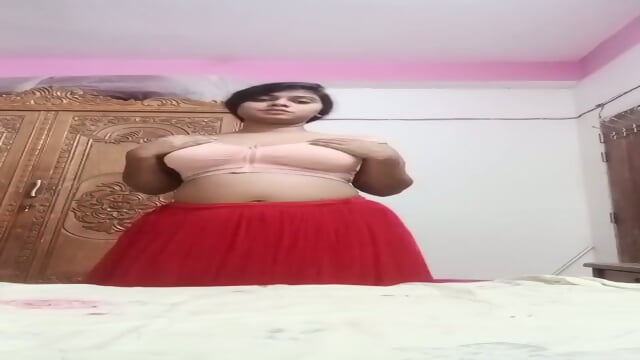 Bangladeshi Horny Bhabhi Strips Saree & Masturbates