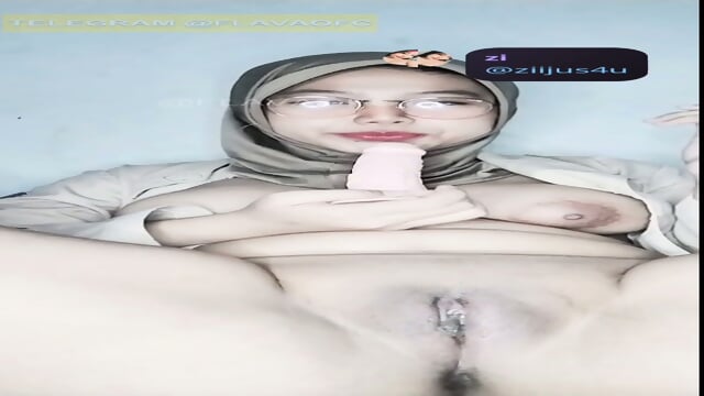 Hijab SMA Omek Dengan Dildo Andalan