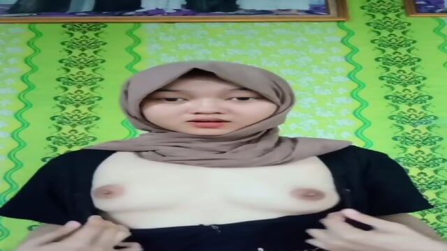 SMA Hijab Main Lidah Colokin Jari Nikmat Mendesah