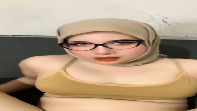 Wot Hijab Cantik Berkacamata