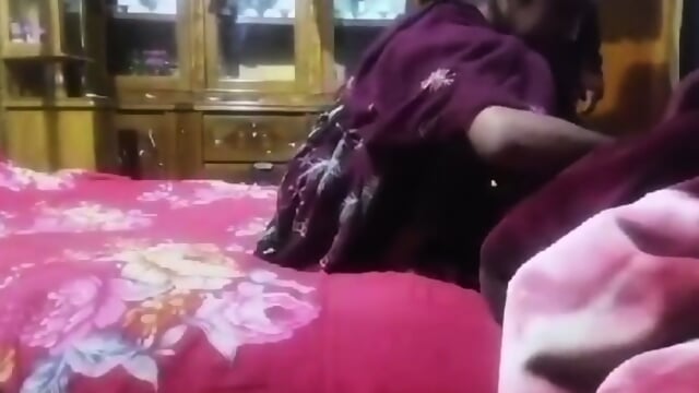 Raat Mein Bister Par Sasur Se Chudi Jawan Bahu Indian Desi Hindi Sex MMS Videos Leaked Viral Adult