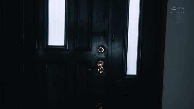 Married Secretary, Sweat And Kiss-Filled Creampie Sex In The President's Office. A High-Spec "Five Times Over" Newcomer, Appointed As "Mistress Secretary". Yuki Kanou