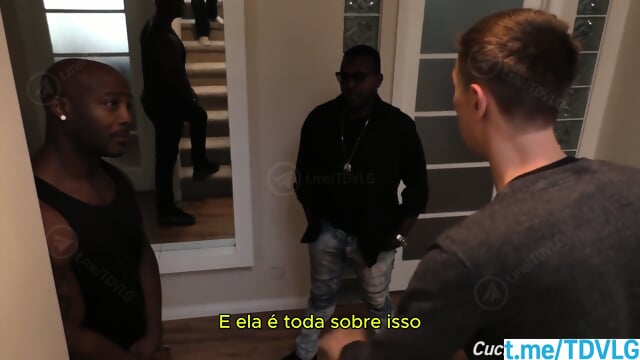 Esposa foi pega se masturbando pelos marido e amigos LEGENDADO