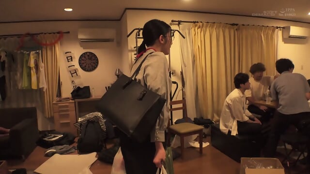 Cooking, laundry, and sexual relief- Continuous morning sex life with 10 little brothers, secretary Moriya Yoshino becomes the eldest daughter!