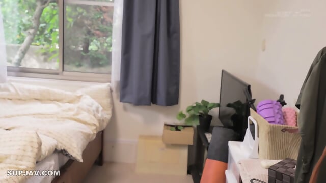 Wife who is neglected by her husband, prepared to get pregnant. Secretly has unprotected sex with a SNS follower who wants to be his cuckold, at her in-laws' house. Kazu Takashima