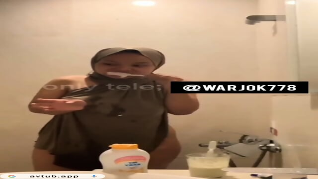 Mirna tobrut mandi bugil hijab