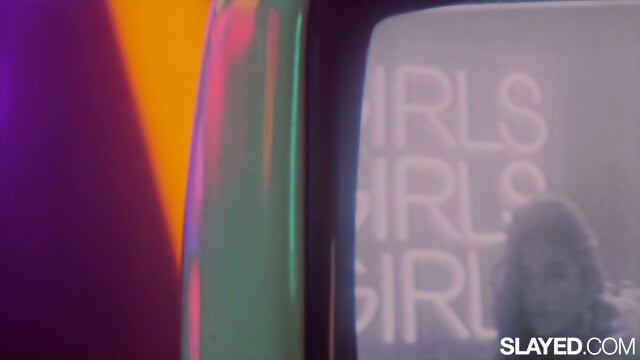 SLAYED Luscious Ladies Emily & Charlotte Lap Each Other Up - Emily Willis czech