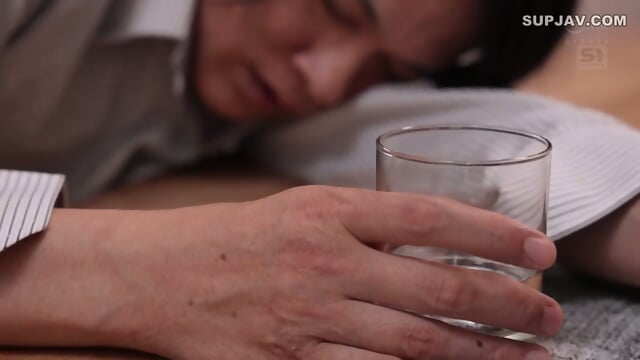 Violated By Her Creepy Pervert Father in law's Sticky Licking... A Delicate Young Wife's Pussy Is Sucked And  Cum Over And Over Again