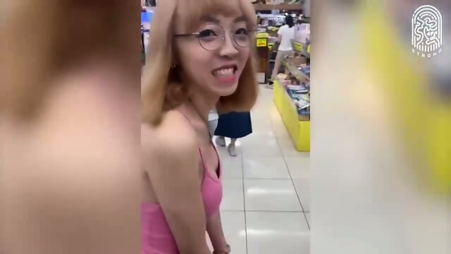 Roxie X Zeng Qiang: Roxie, A Veterinarian In Heat, Squirts Out A World Map. An Insane 80-minute Wet And Intense Squirting Battle!