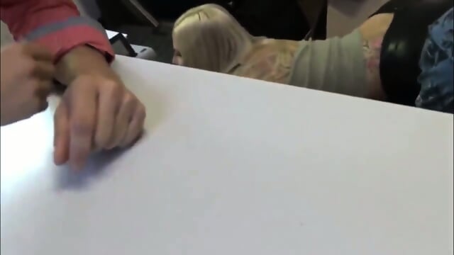 Geile Frau Wird Von Ihren Mitarbeitern Gefickt