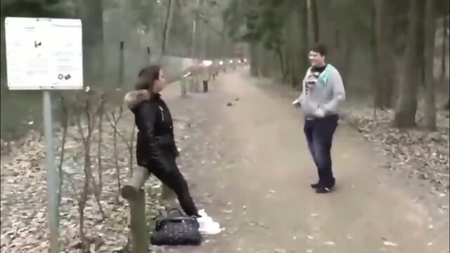 GlÃ¼cklicher Nerd Mit Kleinem Schwanz, Der Versucht, Vollbusiges Teen Zu Ficken