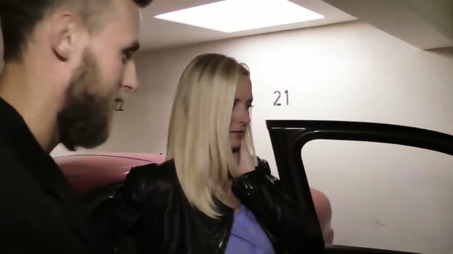 Naughty Dirty Tina Bekommt Creampie Vom Jungen Nachbarn