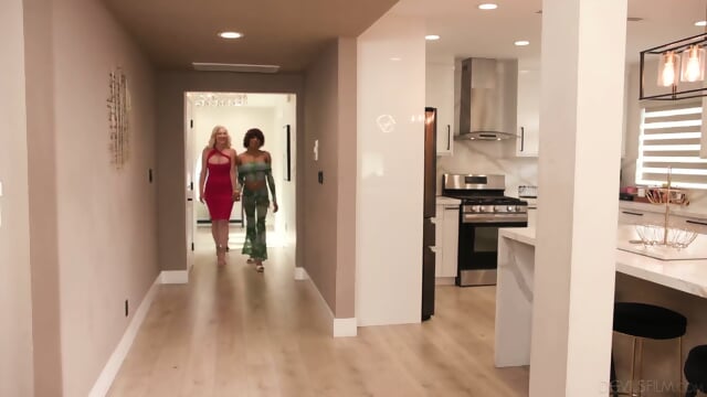 Ebony Trans Threesome With Couple