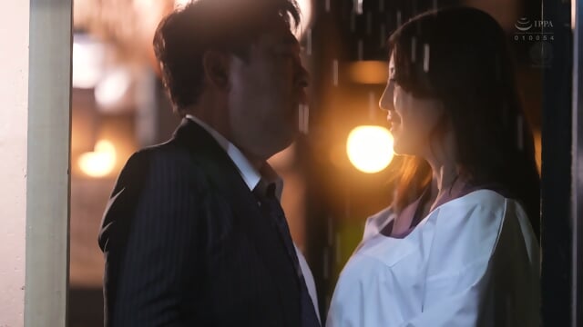 The young proprietress of an izakaya invites me to take shelter from the rain and have an affair... After last order, a passionate, raw sex session soaked in depravity and bodily fluids - Ririko Kinoshita