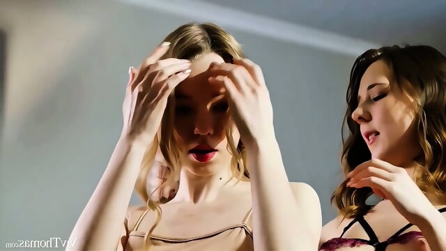 4K UPSKAIL- She undress her girlfriend