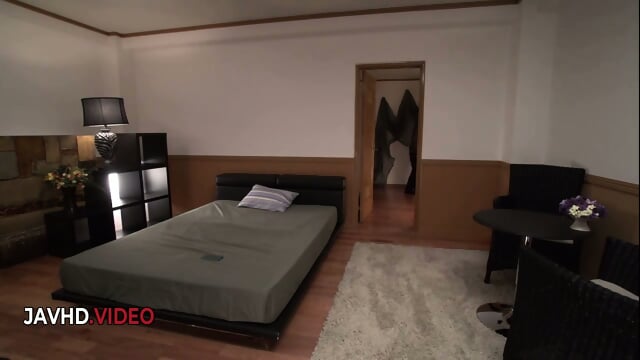 Office Seductive Japanese Babe Entices With Her Expert Mouth Skills