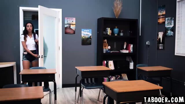 Threatened stepdaugter Kiarra bangs with creepy stepdad Derrick