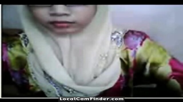 malay- awek tudung depan cam