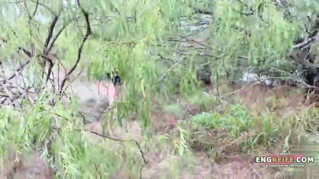 Harter tiefer Analfick an einem regnerischen Tag