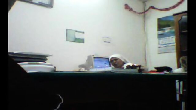 Sexy arabian hijabi slut masturbate squirting pussy in niqab on webcam