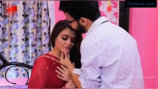 Akeli bhabhi ko pakar devar ne chuswaya lund