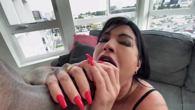 Monica Santhiago is wrapping her juicy ass around dude