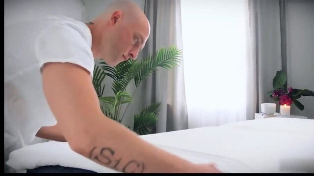 Perfect body - big boobs mature brunette MILF loves hot fuck