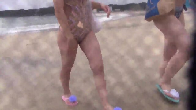 japanese mov [MMGH-220]-It_s-Summer,-And-These-Bikini