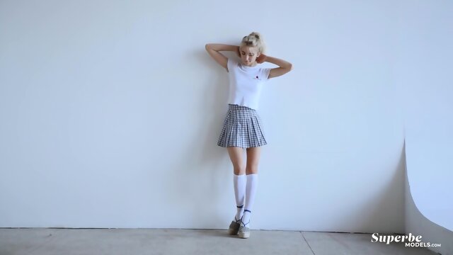 Superbe Model Bella Luz