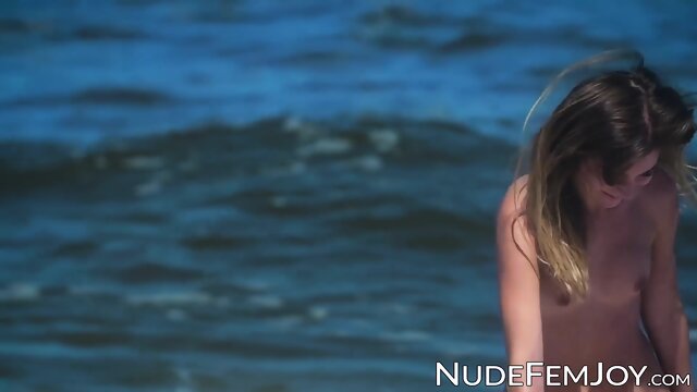 Teenage beauty makes everyone aroused with beach tease