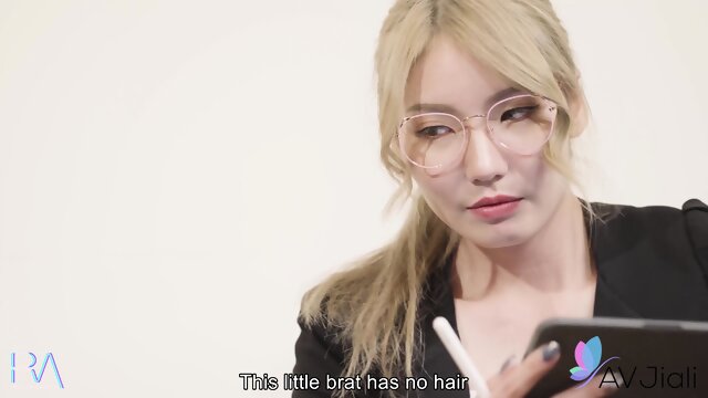 Skinny Teacher Li Zhiyan Gives Her Student A Foot Job