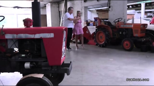 Charlie Rae gives blowjob and gets doggy