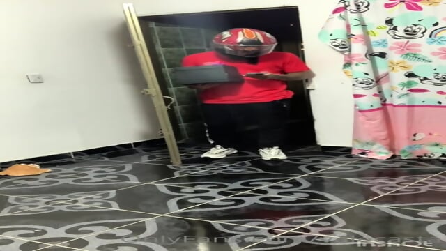 Valeria CastaÃ±eda se deja culiar por un Delivery